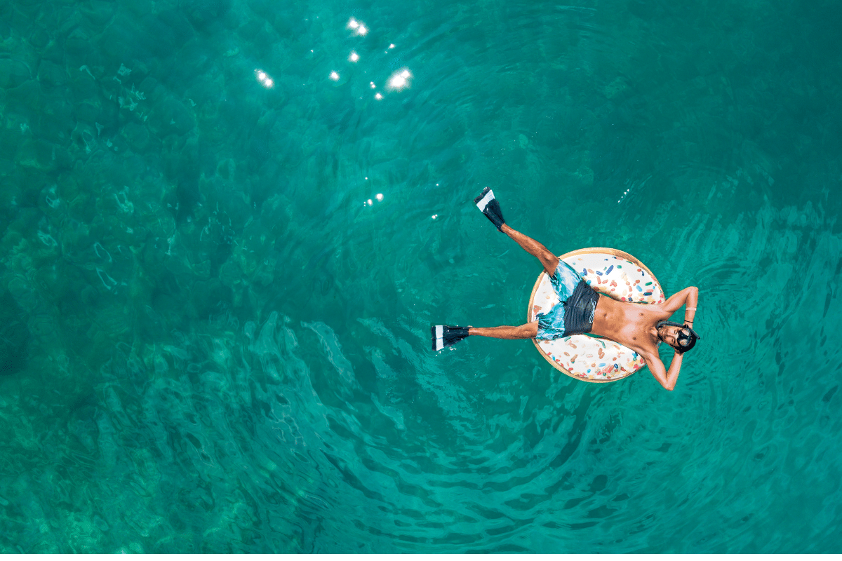 Chômeur en vacances : droits, déclarations et démarches à connaître